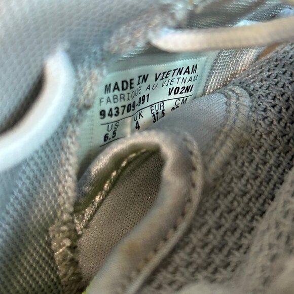 Nike ID Roshe One Women’s Athletic Running Shoes Size 6.5 Gray - Picture 8 of 8